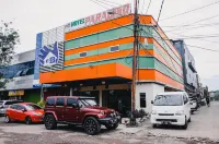 Reddoorz Plus Near Makassar Town Square Hotels in Tamalanrea