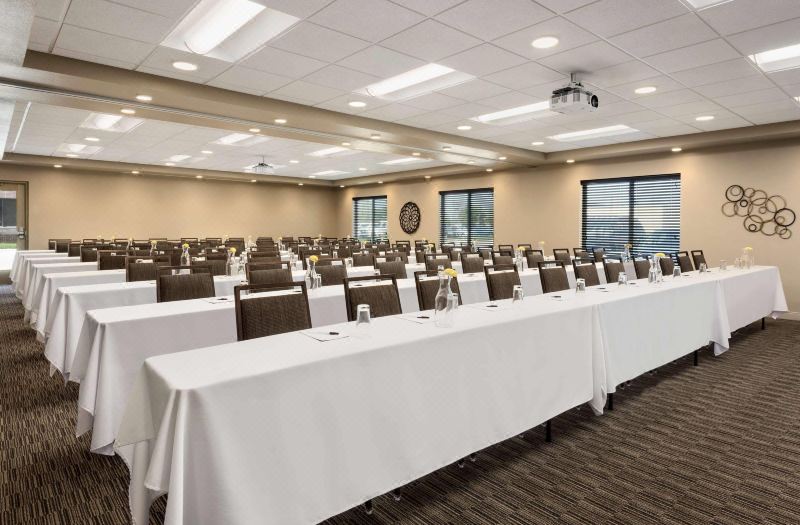 Country Inn & Suites by Radisson, St. Cloud West, MN photo 4