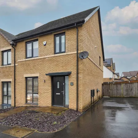 Modern Home with Garden, Corby