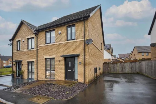 Modern Home with Garden, Corby