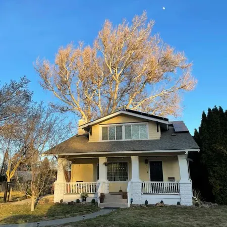 Historic Yakima Home 4BR Office Backyard Oasis