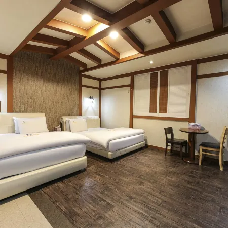 Leaders Motel