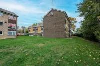 Modern 2 Bedroom Apt in Broadlands Court