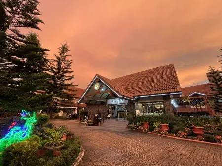 Elliannah Pines Hotel