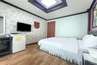 Yangyang Naksan Beach Condotel - Pensions