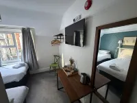 The Old Ship Inn - Homestays