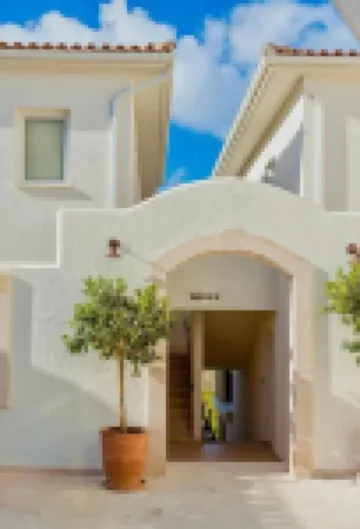 WellClub - Family Wellness & Sea View Suites