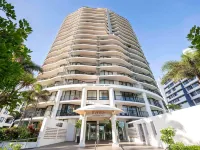 Mantra Coolangatta Beach - Beach
