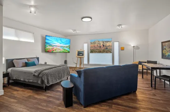 Sedona Vista Hideaway - New, Modern, Gorgeous Views, 100% 10-Star Reviews!