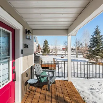 Relax in Spacious Comfort; Walk to Main St. and Trails. 30 Min to Crested Butte