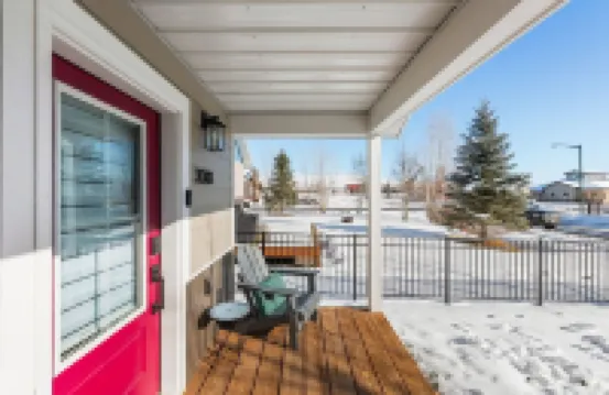 Relax in Spacious Comfort; Walk to Main St. and Trails. 30 Min to Crested Butte