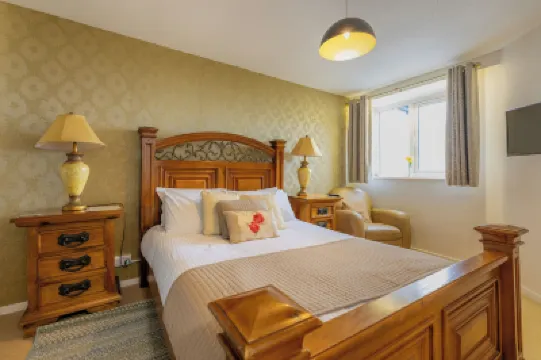 The Hawk & Buckle Inn Hotels in 