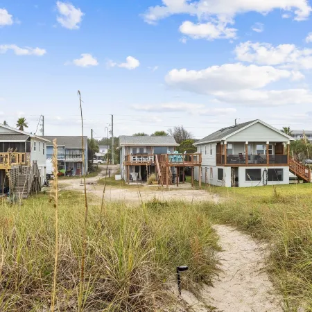 Spacious Beachfront Duplex - Top Floor - Dog Friendly 124 S Fletcher