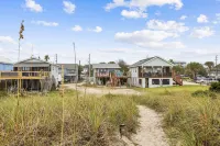 Spacious Beachfront Duplex - Top Floor - Dog Friendly 124 S Fletcher