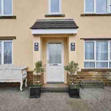 Host and Stay 36 Hardy Meadows Hotel Exterior