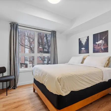 Luxurious Large 3 Bedroom Loft Saskatchewan Drive