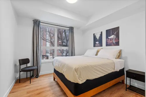 Luxurious Large 3 Bedroom Loft Saskatchewan Drive - Apartments