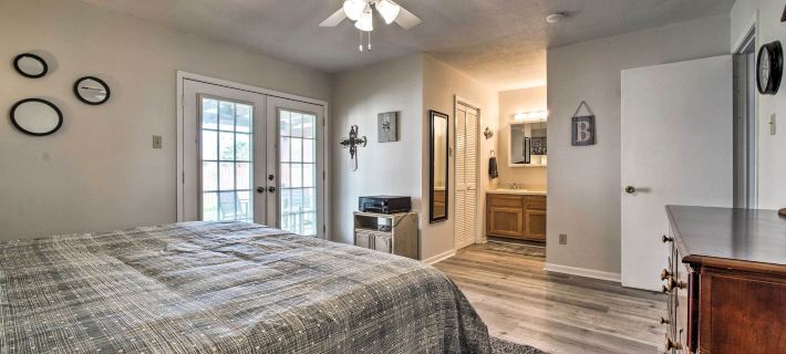 Bright College Station Abode: 3 Mi to Kyle Field Hotels in Bryan