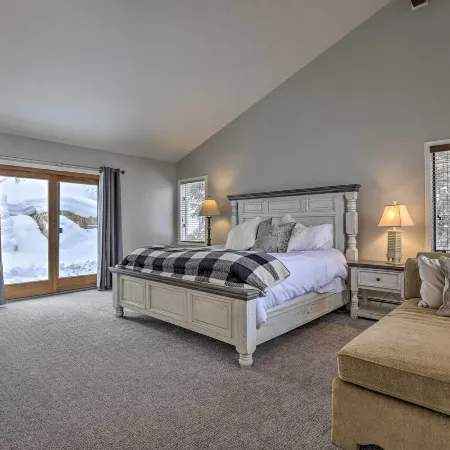 Ski & Relax: Vail-Beaver Creek Duplex w/ Hot Tub