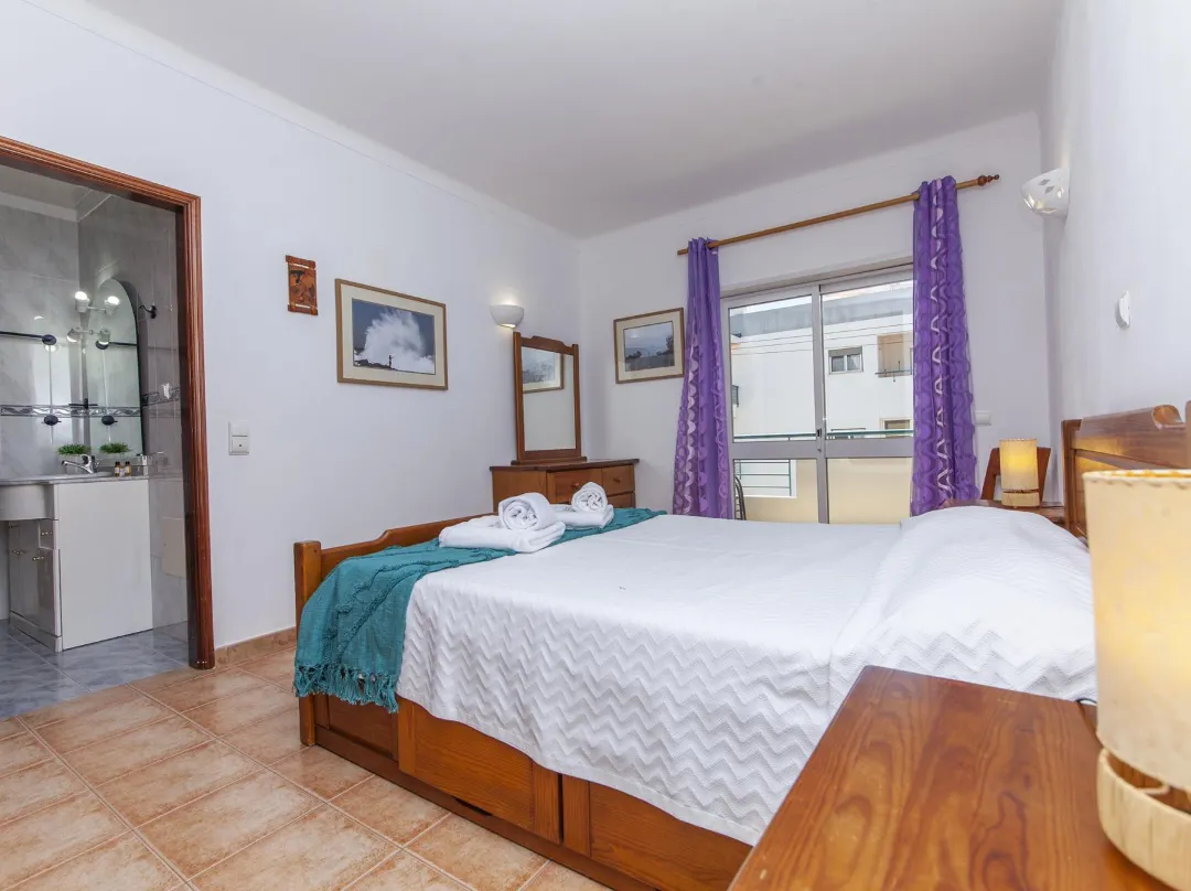 P 02 - Bedroom 2 In Meia-praia Seaview Guesthouse - Lagos