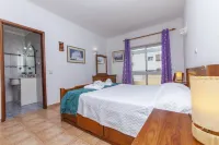 P 02 - Bedroom 2 in Meia-Praia Seaview Guesthouse - 3 stelle
