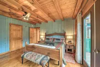 Decks & Mountain Views: Waynesville Getaway! - parking