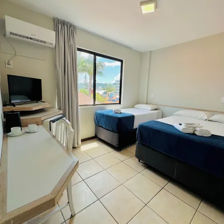 Gaivotas Praia Hotel Отели рядом с достопримечательностью «Пляж Инглезиз»