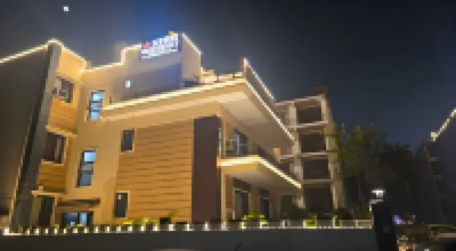 Hotel Star Residency Near Medanta Hospital