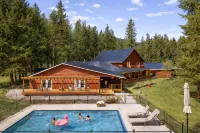 River Road Lodge 7 Bedroom Lodge by NW Comfy Cabins by RedAwning - Jacuzzi
