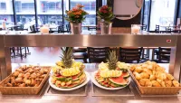 Travelodge by Wyndham Montreal Centre - breakfast