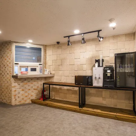 MUST STAY HOTEL Sinjeongnegeori Station