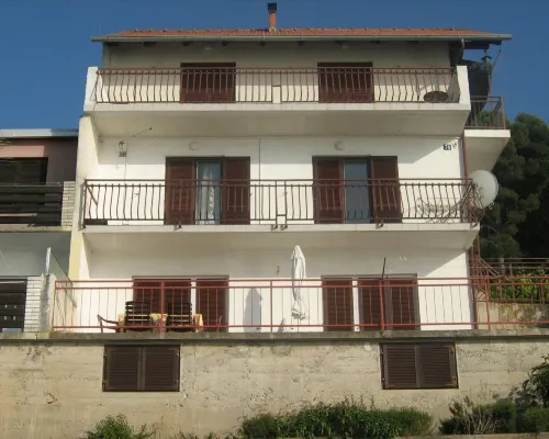 Apartment Bila Hotels in Tisno