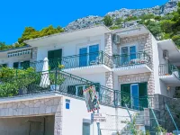 Apartments Robert Hotels in Brela