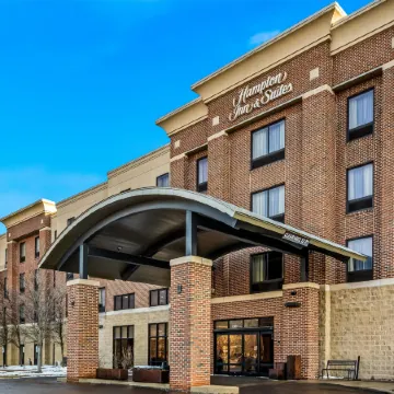 Hampton Inn & Suites Detroit-Canton