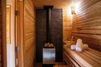 Pocono Wellness Retreat: Sauna • Hot Tub • Movie Theater • Fire Pit
