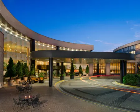 DoubleTree by Hilton Washington Dulles Airport Hotels in Herndon