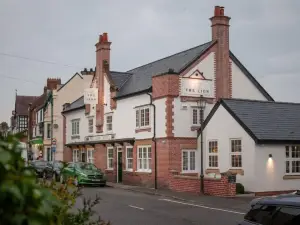 The Lion at Malpas
