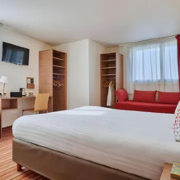 Hotel Campanile Paris 12 - Bercy Village Hotels near NEOMA Business School