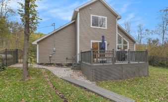 Boardman Riverfront Retreat Close to Downtown TC 800