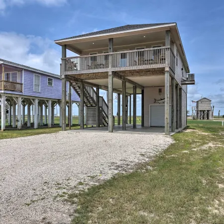 Private Beach Access: Coastal Freeport Home!