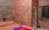 Bening Guest House Ambulu - Pensions