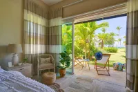 The Beach View Playabonita Beachfront Pool