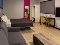 Hotel MX forum buenavista CDMX, Trademark by Wyndham Hotels near Buenavista