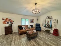 Serene & comfortable Southwestern home in Dalhart for you and your pets…