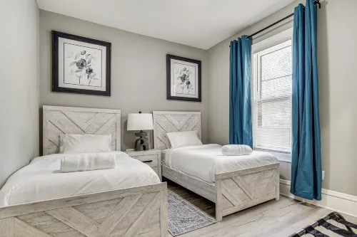 Explore Minneapolis! Pet-friendly Home w/ Sunroom - 2-نجوم