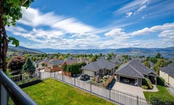 Full House with Amazing Views and HotTub