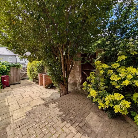 Cosy 2bed House in Reading
