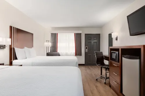 Ramada by Wyndham San Antonio Near SeaWorld/Lackland AFB - Kolam Renang