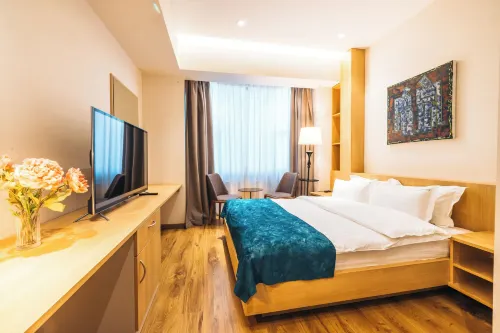 May Seven Hotel and Suites