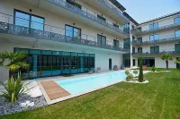 Logis Hôtel Victor Hugo & Spa - Swimmingpools